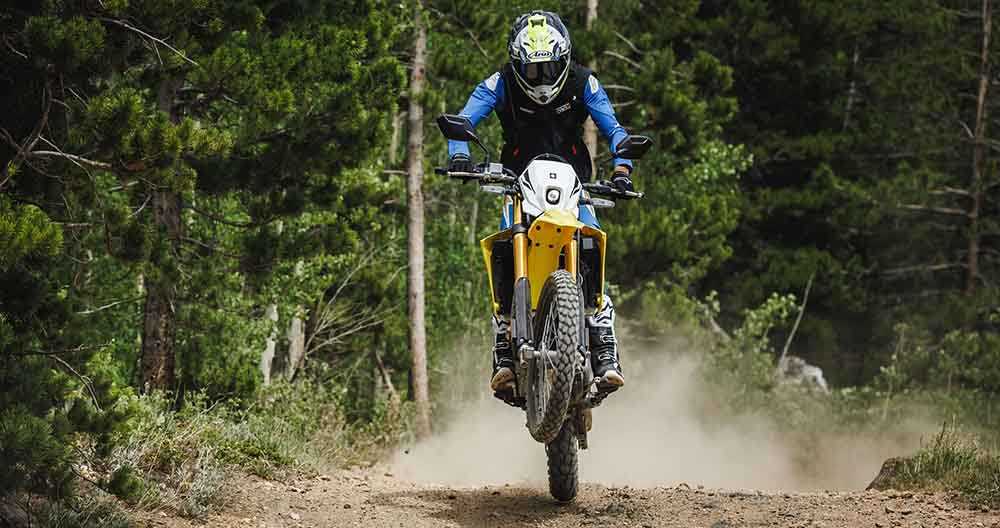 Suzuki DR-Z4S aggressive riding with helmet