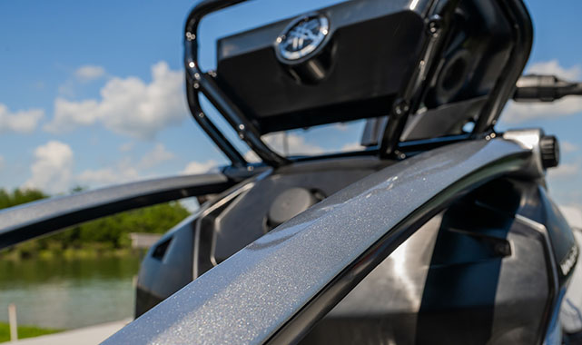 sport-style bow Close-up of CrossWave’s sport-style bow rails and front storage area
